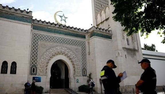 প্যারিসে মসজিদের বাইরে শূকরের মাথা রাখার ঘটনায় সার্বিয়ায় গ্রেপ্তার ১১