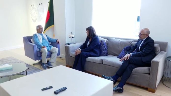 প্যারিসের মেয়রের সঙ্গে প্রধান উপদেষ্টার সাক্ষাৎ