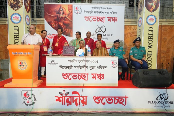 সিদ্ধেশ্বরী পূজা মণ্ডপ পরিদর্শনে ডিএমপি কমিশনার শেখ মোঃ সাজ্জাত আলী এনডিসি