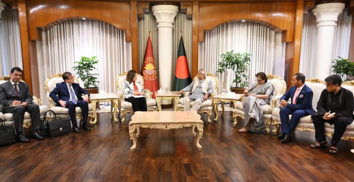 WhatsApp Image 2025-10-07 at 11.00.08 PM তুরস্কের উপ-পররাষ্ট্রমন্ত্রী প্রধান উপদেষ্টা অধ্যাপক মুহাম্মদ ইউনূসের সাথে সাক্ষাৎ করেছেন