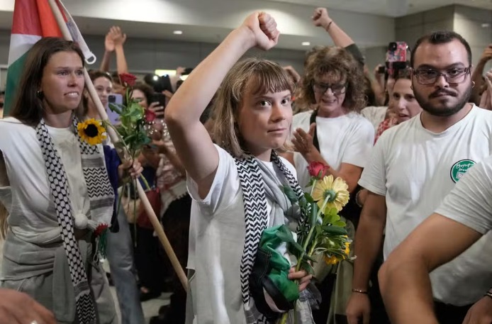 WhatsApp Image 2025-10-07 at 2.01.49 PM ইসরায়েল থেকে গ্রিসে পৌঁছেছেন গ্রেটা থানবার্গসহ ১৬০ কর্মী।