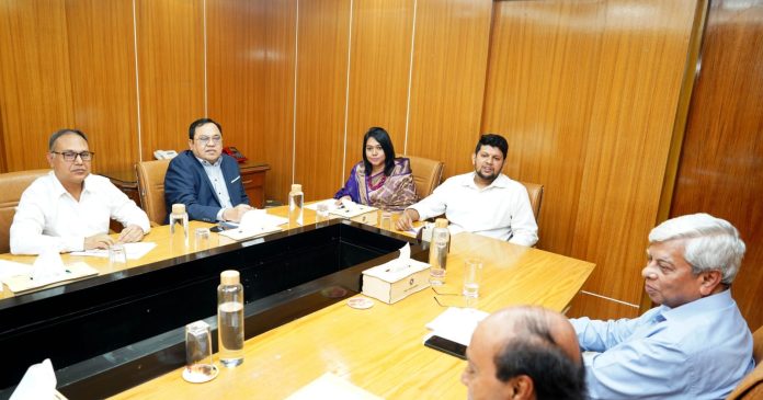 বেসরকারি টিভি চ্যানেলসমূহের নিজস্ব আচরণবিধি জনসম্মুখে প্রকাশ করতে তথ্য উপদেষ্টার আহ্বান