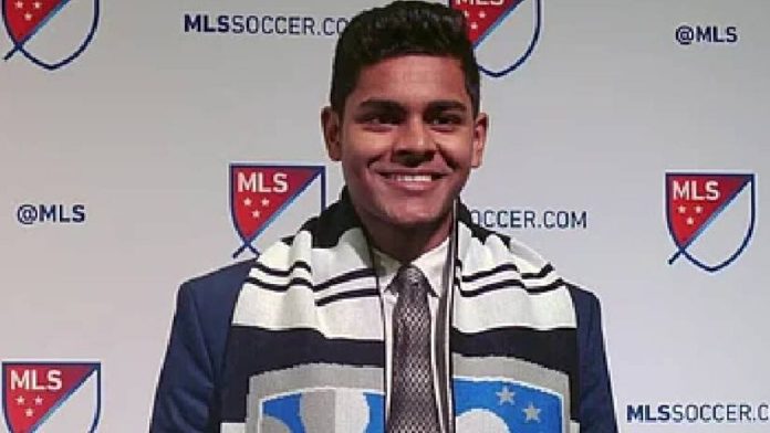 WhatsApp Image 2025-10-08 at 9.08.02 AM কানাডা থেকে ৪৮ ঘণ্টার দীর্ঘ পথ পাড়ি দিয়ে ঢাকায় পৌঁছলেন শমিত সোম