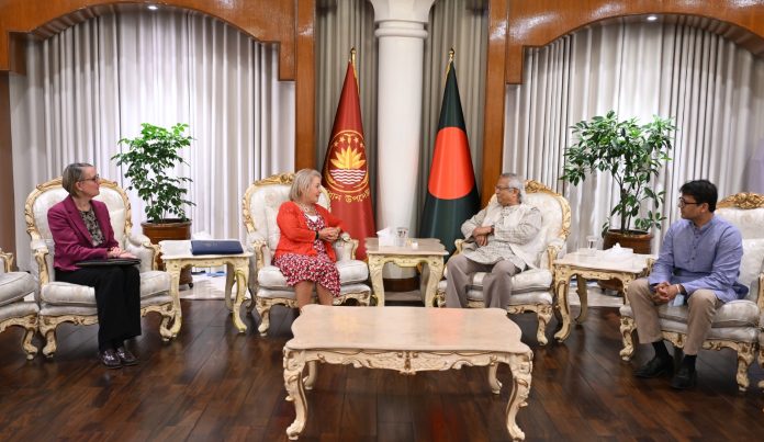 ইউকে ট্রেড এনভয় রোজি উইন্টারটন ও প্রধান উপদেষ্টা অধ্যাপক মুহাম্মদ ইউনূসের বৈঠক