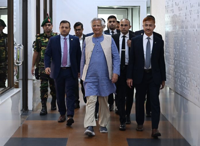 দুই দিনের রাষ্ট্রীয় সফর শেষে দেশে ফিরেলেন প্রধান উপদেষ্টা