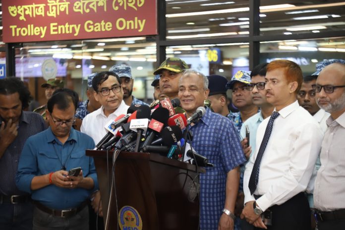 WhatsApp Image 2025-10-25 at 7.40.33 PM বিমানবন্দরে অগ্নিকাণ্ডের ঘটনা তদন্তে আসছে চার দেশের বিশেষজ্ঞ দল -স্বরাষ্ট্র উপদেষ্টা