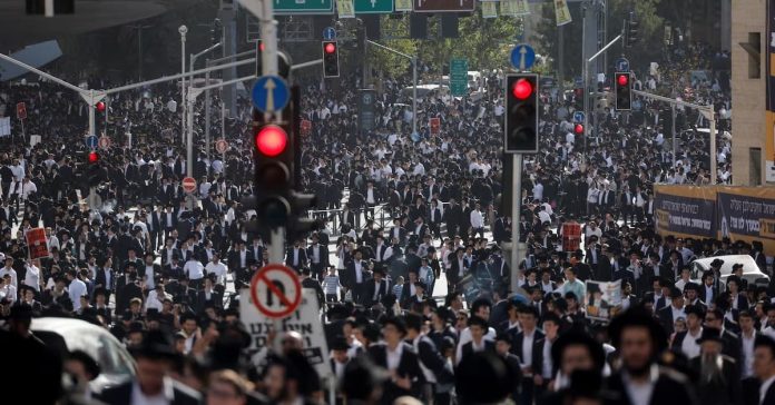 WhatsApp Image 2025-10-31 at 5.25.30 PM “মার্চ অব দ্য মিলিয়ন”- জেরুজালেমে সেনা নিয়োগের বিরুদ্ধে অতি অর্থডক্স ইহুদিদের বিক্ষোভ