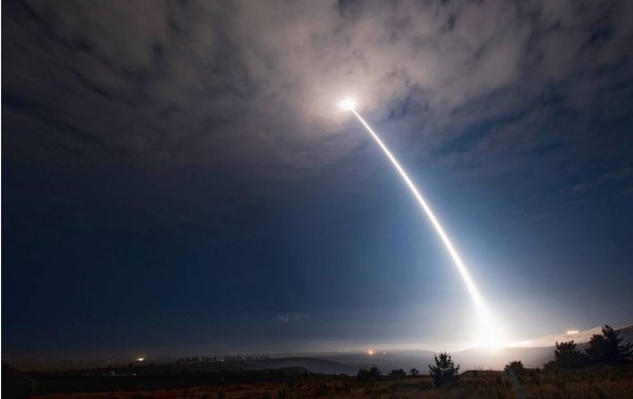 মার্কিন যুক্তরাষ্ট্রের মিনিটম্যান-৩ ক্ষেপণাস্ত্রের পরীক্ষামূলক উৎক্ষেপণ