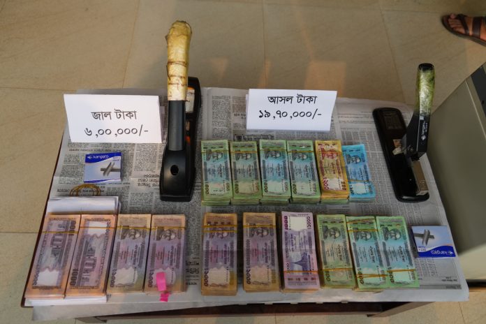 বিপুল পরিমাণ জাল ও নগদ টাকা উদ্ধারসহ চক্রের দুই সক্রিয় সদস্যকে গ্রেফতার করেছে ঢাকা মহানগর গোয়েন্দা পুলিশ (ডিবি)