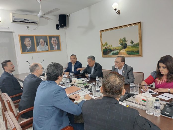 WhatsApp Image 2025-11-09 at 6.31.29 PM গুলশানে বিএনপি চেয়ারপারসনের কার্যালয়ে আন্তর্জাতিক মুদ্রা তহবিল (IMF) প্রতিনিধিদলের সঙ্গে বাংলাদেশ জাতীয়তাবাদী দল (বিএনপি)-এর একটি গুরুত্বপূর্ণ বৈঠক অনুষ্ঠিত হয়।