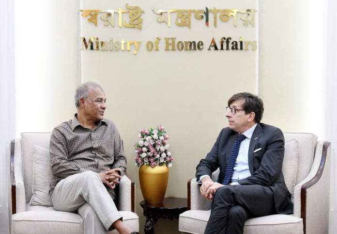 ফায়ার সার্ভিসের সক্ষমতা বৃদ্ধিতে ফ্রান্সকে সহযোগিতার আহ্বান স্বরাষ্ট্র উপদেষ্টার