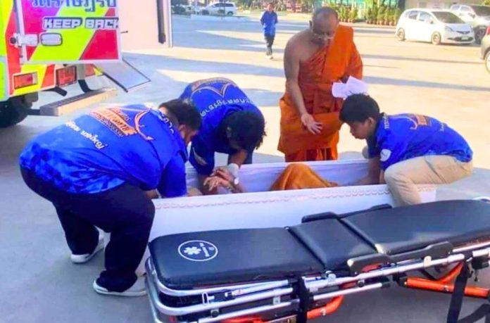 থাইল্যান্ডে দাফনের আগে কফিনে নড়াচড়া, জীবিত অবস্থায় উদ্ধার নারী